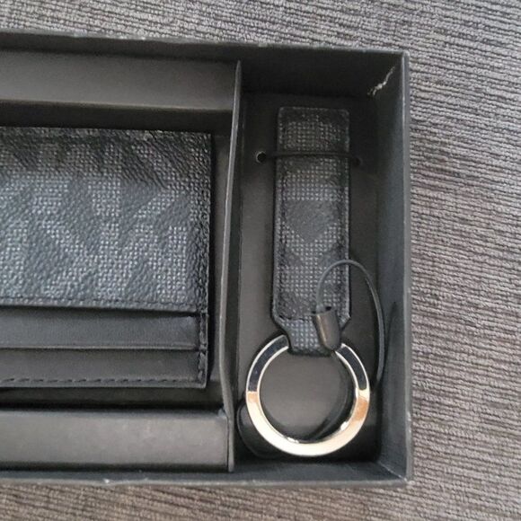 Michael Kors Men's Slim Card Holder with Key Ring Pocket Size - Picture 7 of 12